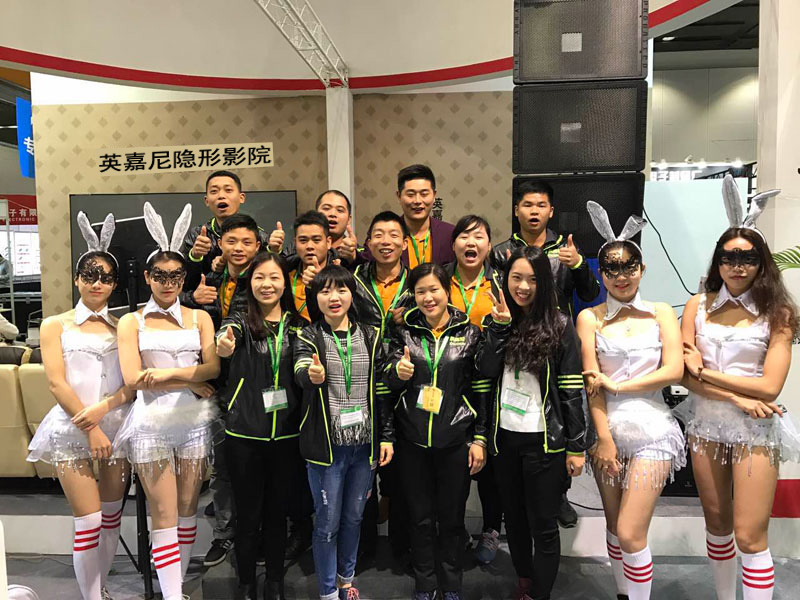 <b>2017廣州國(guó)際專業(yè)燈光、音響展第二天，一禾科技展位依舊火爆</b>