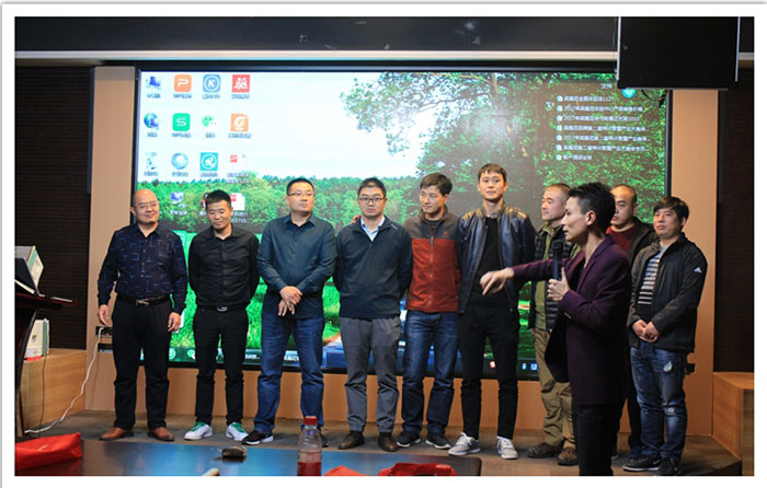 合作伙伴上臺分享營銷經(jīng)驗和成果