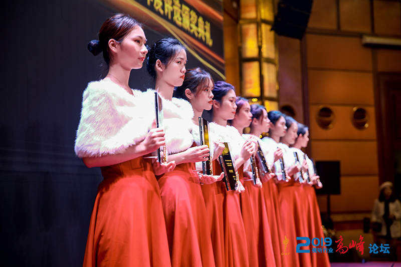 <b>深圳一禾科技一舉奪得三項視聽行業重量級獎項</b>